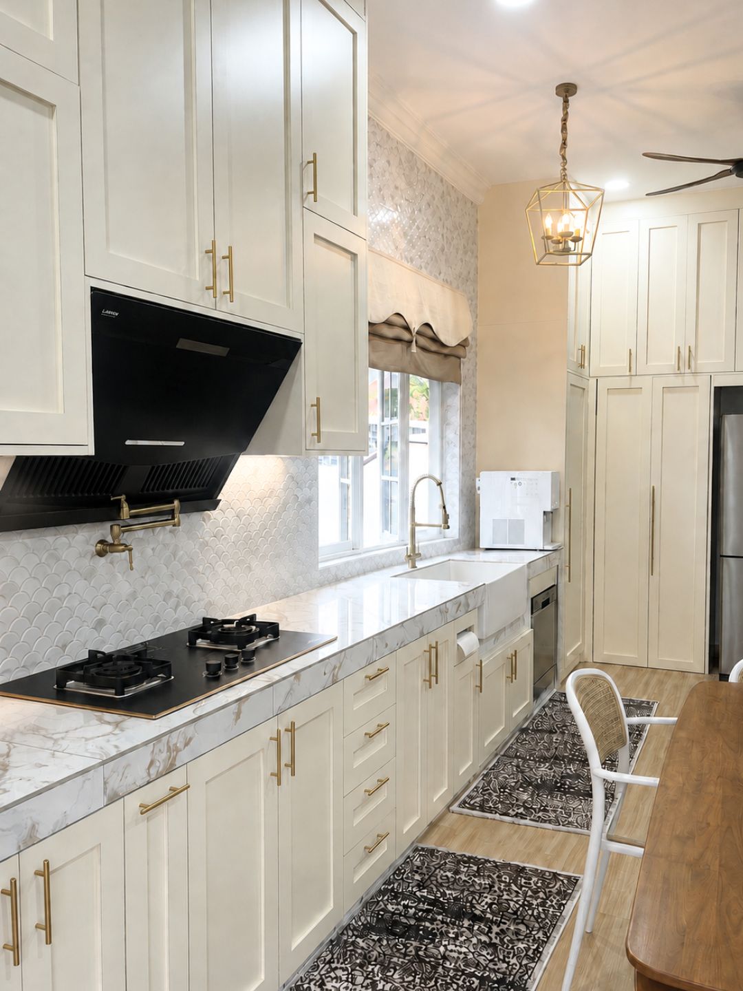 Soft-touch matte laminate finish on the upper wall units