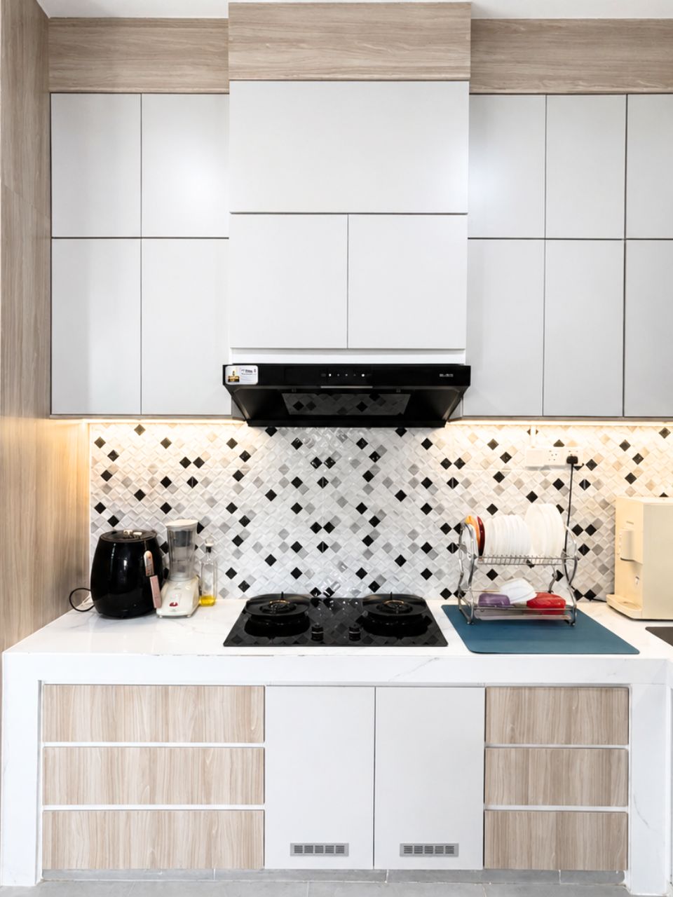 Modern L-shaped kitchen with tall wood-grain pantry