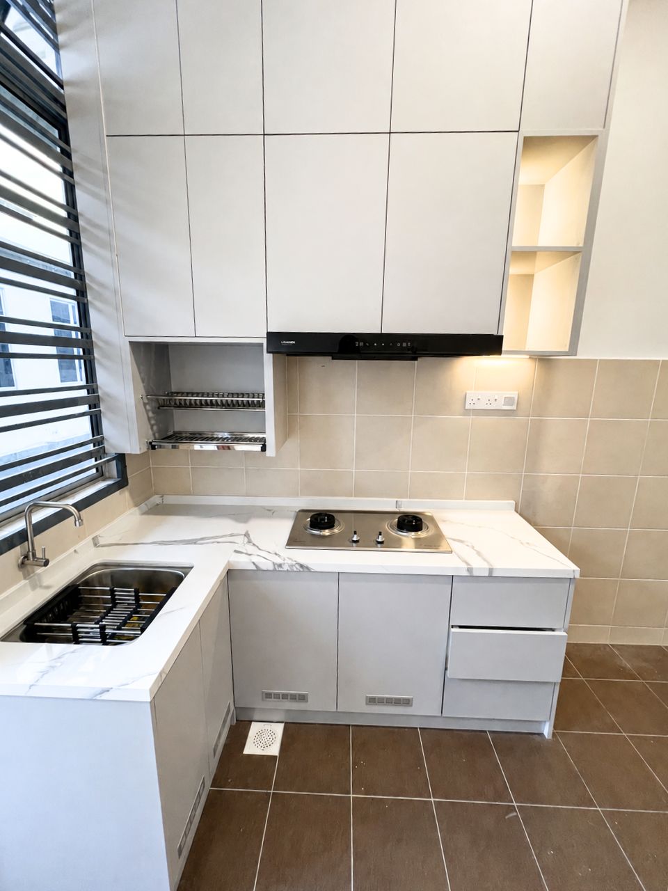 L-shaped kitchen with marble-look countertop and LED display niches, Sungai Soi